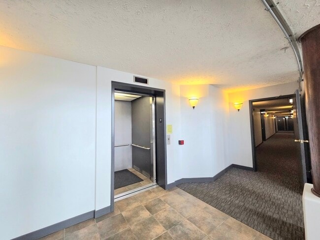 Photo - 10221-10111 111 St NW