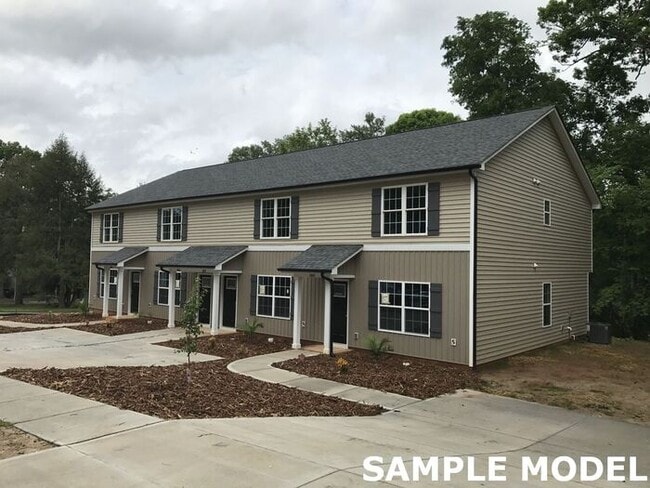 Building Photo - Newer! End unit townhouse in Kannapolis, NC!!