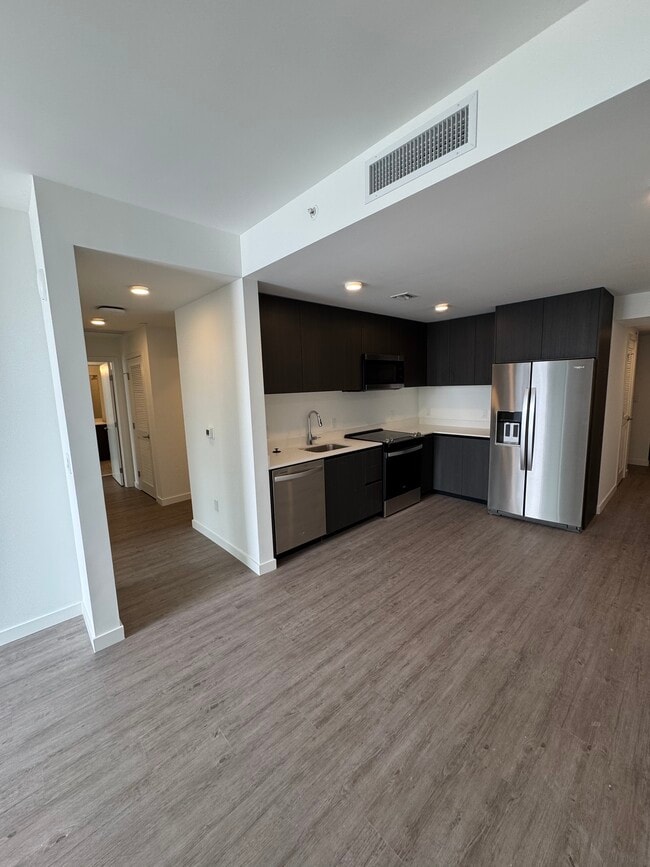 Building Photo - 132 NE 22nd St Unit B1 Rental