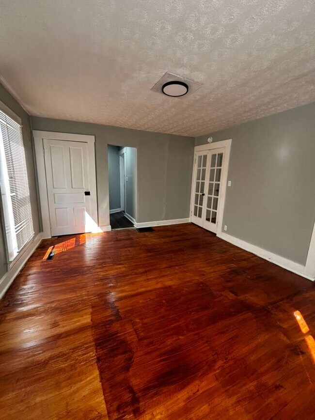 Photo - 371 N Mulberry St