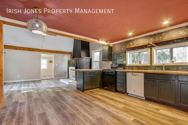 Photo - 5875 Lakeview Terrace