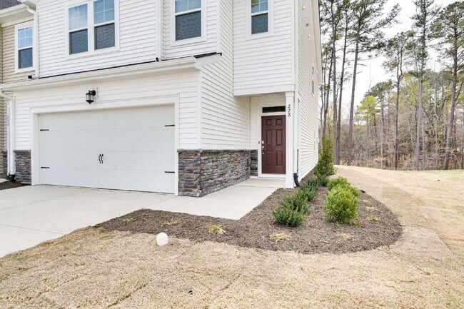 Photo - End-unit 3 bedroom townhome with Screened Porch!
