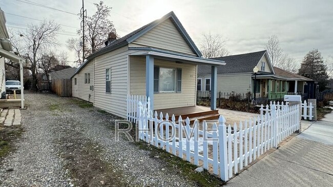 Photo - 1054 Wilson Ave S