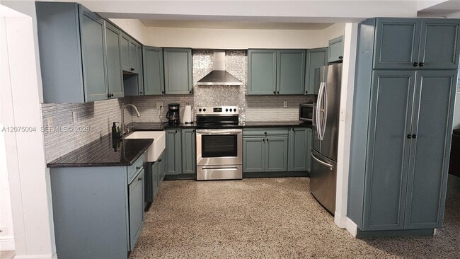 482 NE 8th Ave