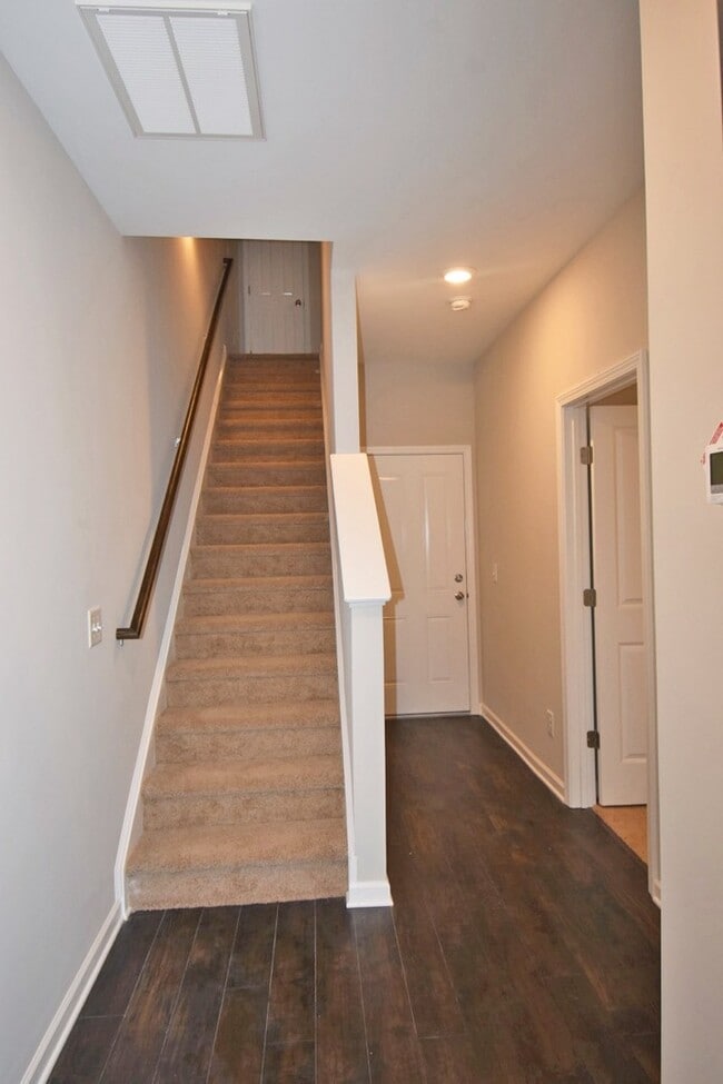 Photo - Gorgeous luxury 2BD/2.5BA M'boro townhome w/garage, washer/dryer, across from MTSU!