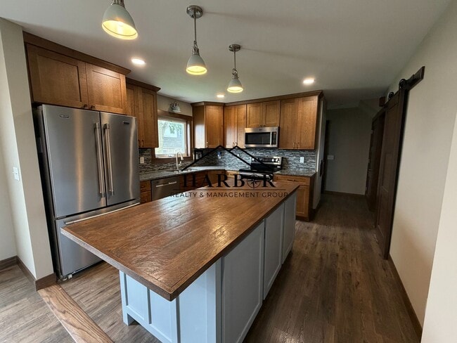Building Photo - *1/2 Off First Months Rent* Spacious 3BR Home with 2-Stall Garage & Private Deck in Kasson