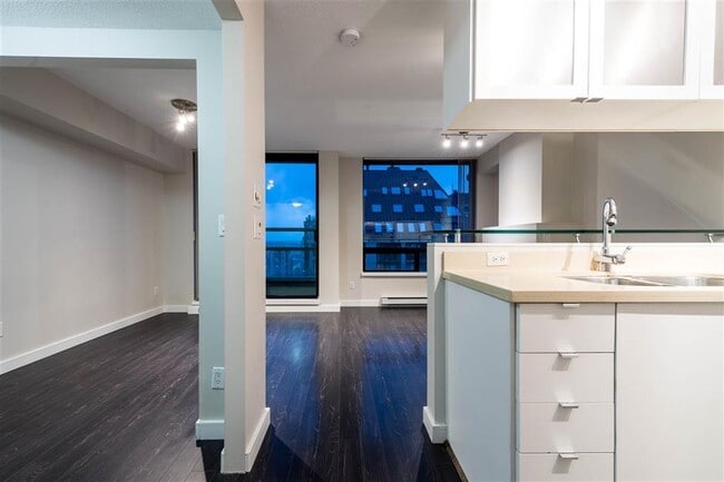 Building Photo - 1003 Burnaby St