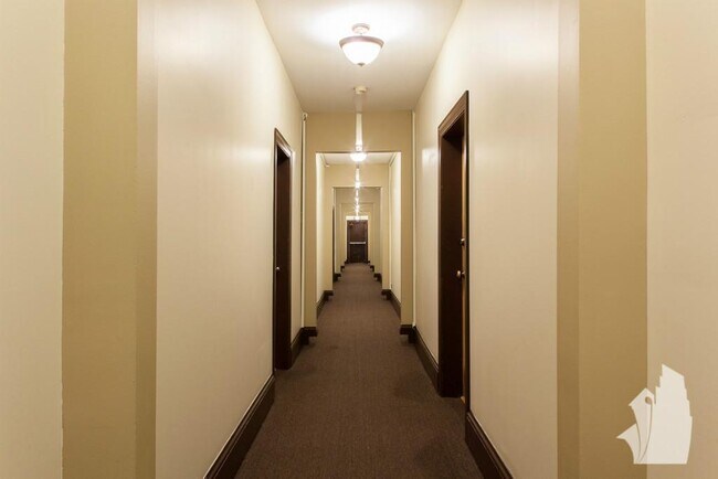 Photo - 635 W Barry Ave