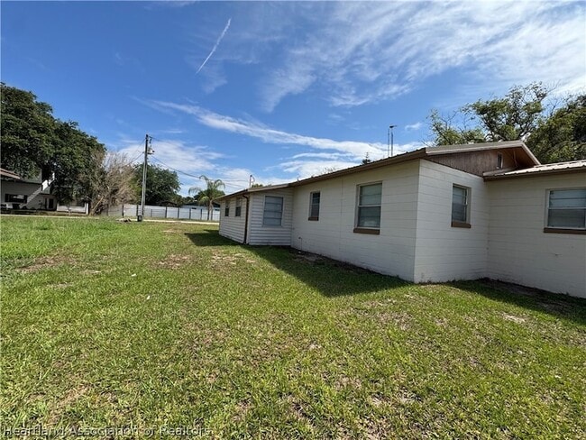 Photo - 307 N Lake Reedy Blvd