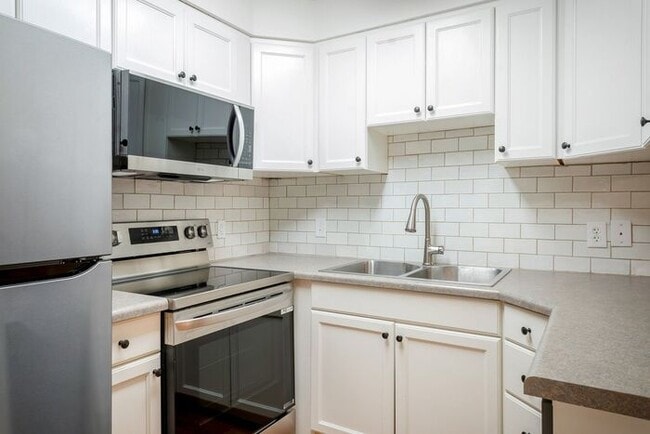 Building Photo - Top Floor Provo condo w private balcony