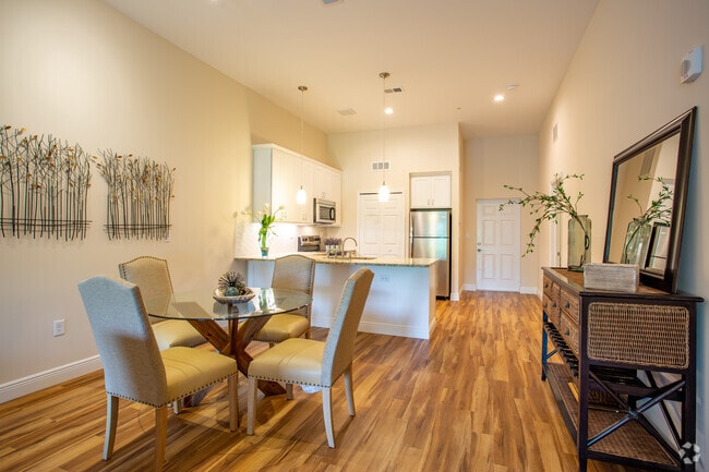 2BR, 2BA w/ Den - 1,470 SF Cotee - Dining