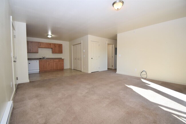 Photo - Beautiful 2BR/1Bath Unit. Centrally Located. Washer/Dryer in unit! Unit 21