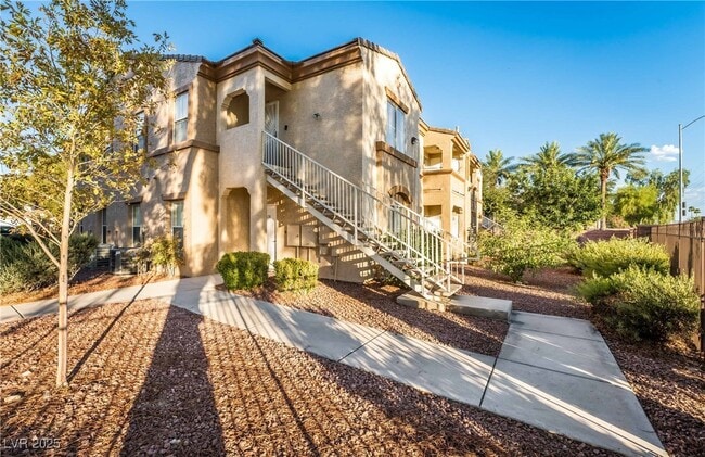 Building Photo - 3400 Cabana Dr Unit 1131 Rental