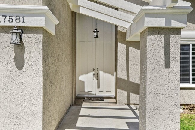 Photo - 17581 Webster Ave