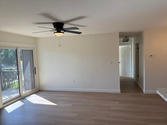 Building Photo - 35 Gena Ct