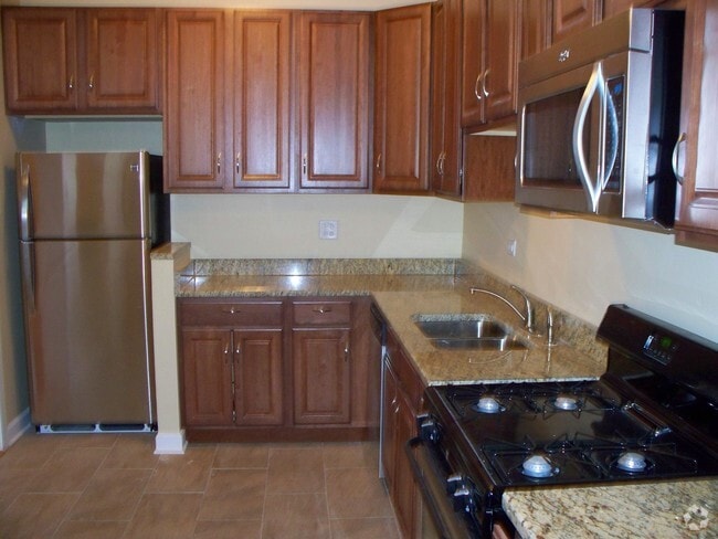 Building Photo - 5121 S Ingleside Ave Unit 1N Rental