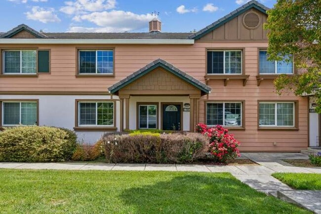 Photo - 704 Daniels Ave Townhome