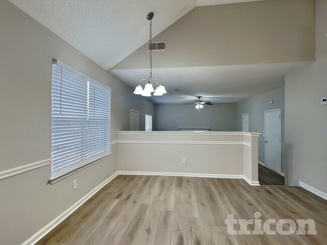 Photo - 2368 Rambling Way