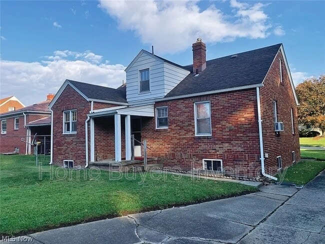 Building Photo - 2249 Ridgelawn Ave