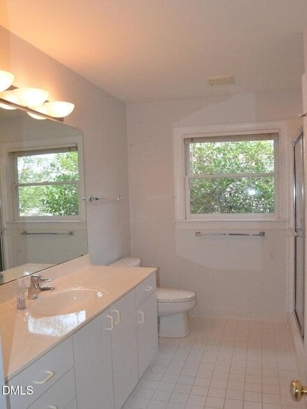 Photo - 311 Columbia Pl E