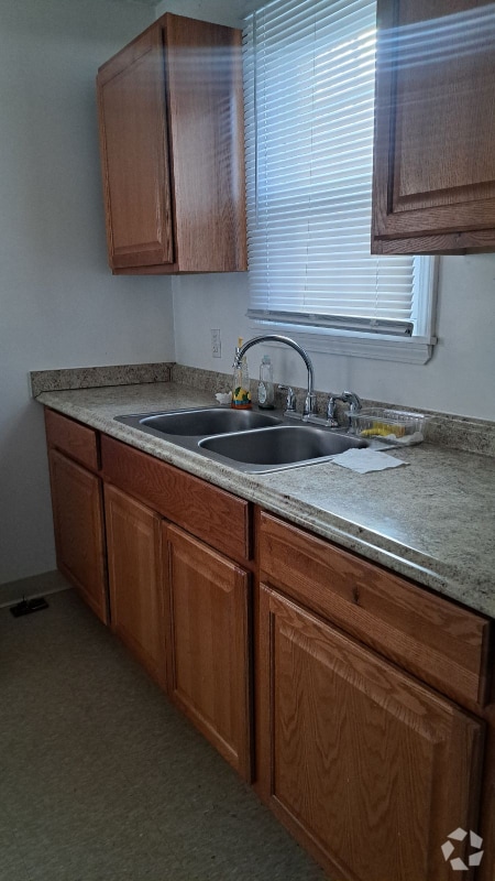 Building Photo - 18435 Greenfield Rd Rental