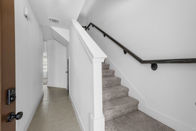 Photo - 6033 Cypress St