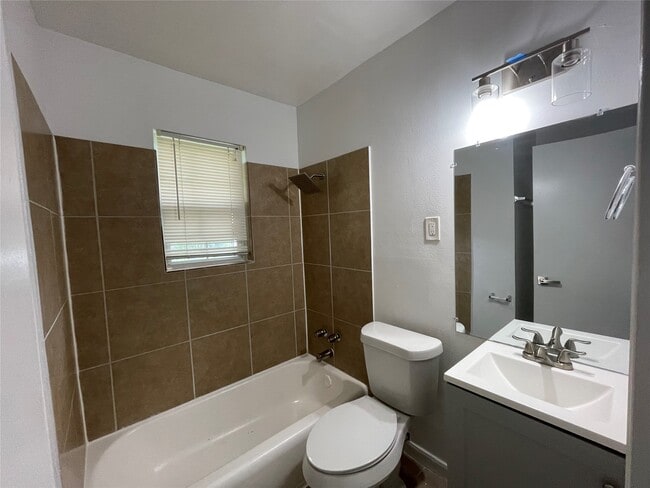 Photo - 2411 Bastrop St