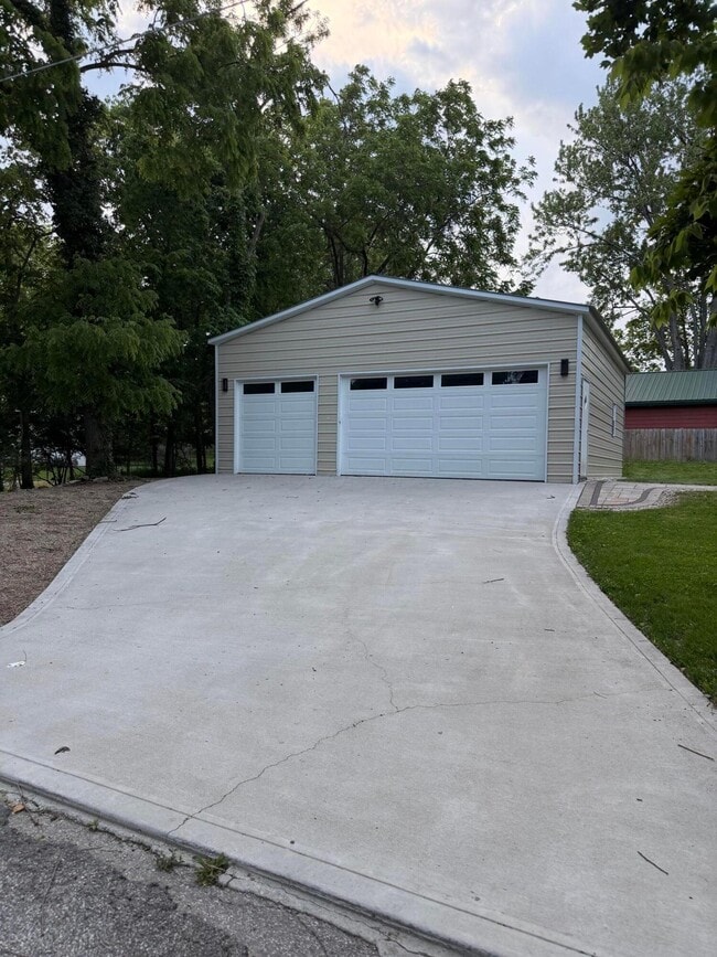 Photo - 132 E Muskingum Dr