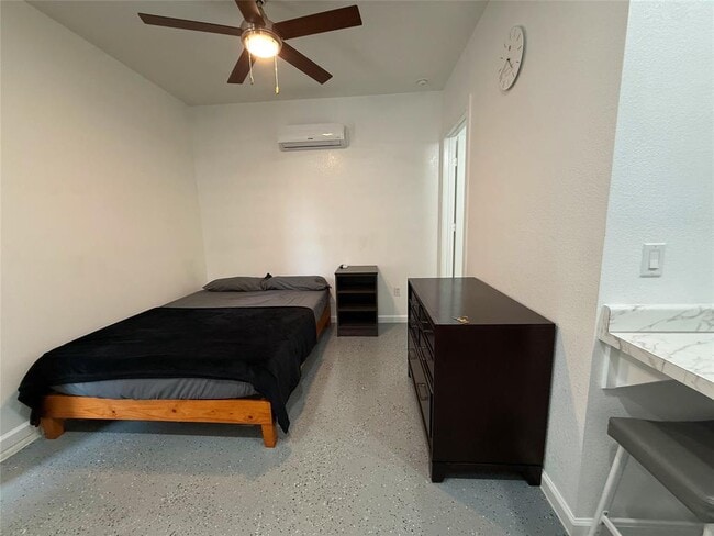 Photo - 216 Charles Trl