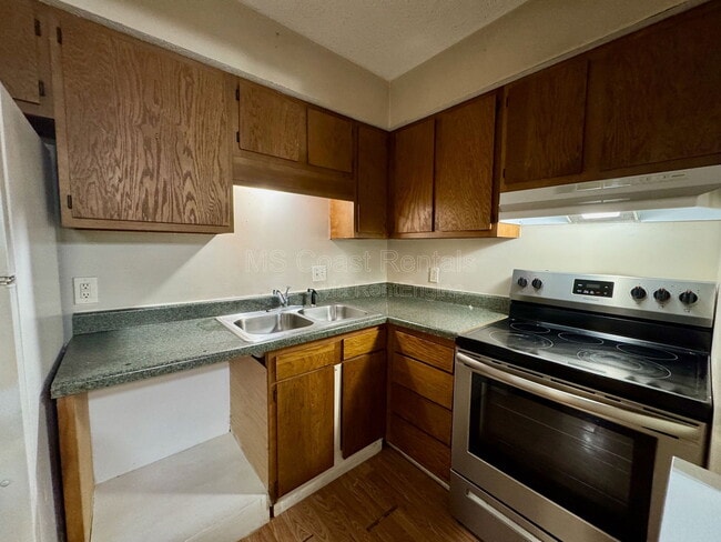 Building Photo - 190 Tegarden Rd Unit 7