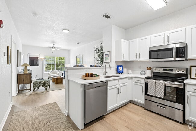 Adams 1BR, 1BA - 684SF - Kitchen