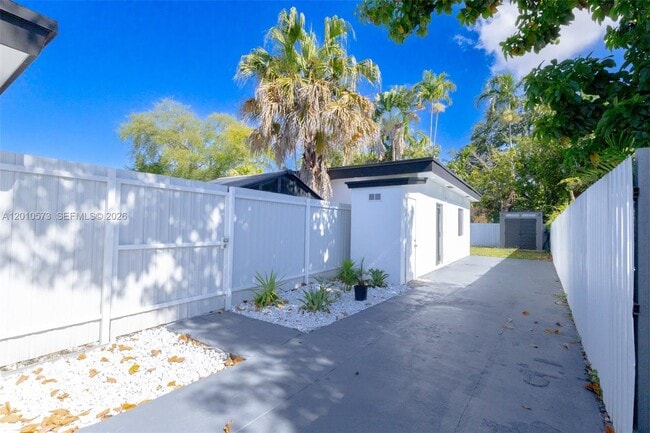 Photo - 571 NW 152nd St