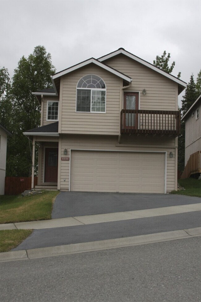 3 Bedroom Eagle River Home w/ a Fenced Yard! - 3 Bedroom Eagle River Home w/ a Fenced Yard!