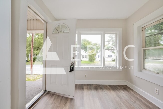 Photo - 1218 E Washington St