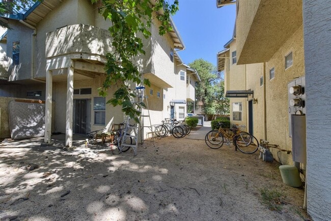 Photo - Spacious townhome close to UCD Unit 3