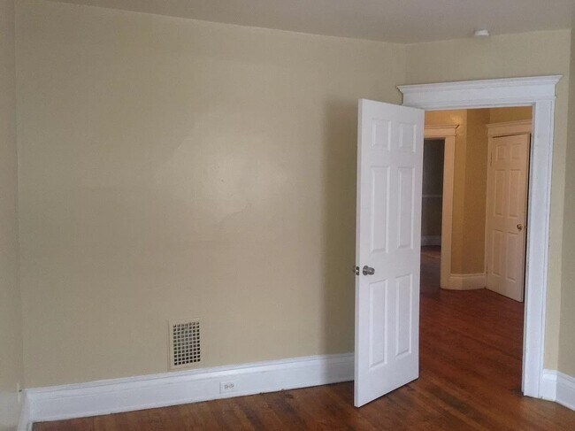 Photo - 529 Parsells Ave Unidad 1-Down 1st Floor