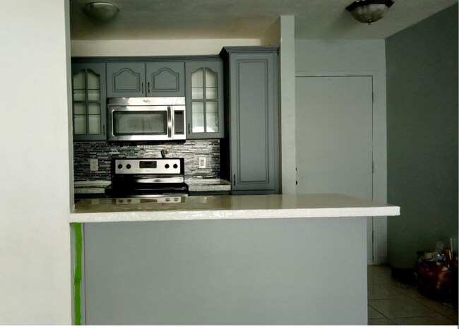 300 W 74th Pl Unit 000