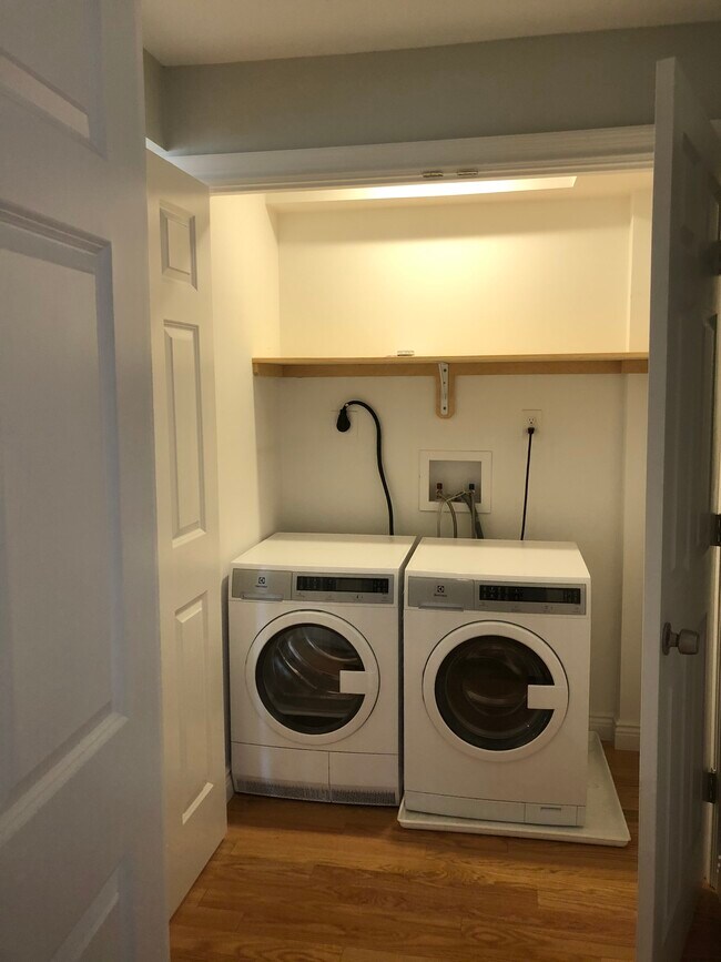 In-Unit Washer/Dryer - 11 Mill Rd Unit 4 PH