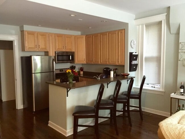 Photo - 4 bedroom in Chicago IL 60614 Unit 1F