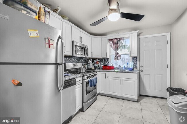 Building Photo - 443 Emily St Rental