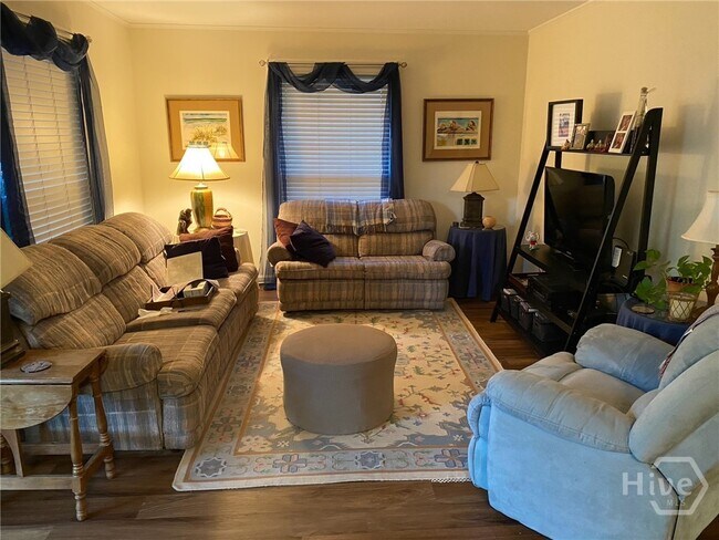 Photo - 245 Springdale St