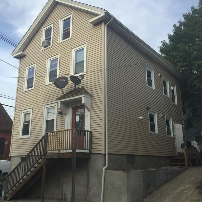Providence/Smith Hill – Two bed First Floo... - Providence/Smith Hill – Two bed First Floo... House