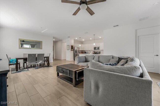 Photo - 2581 Kona Wy