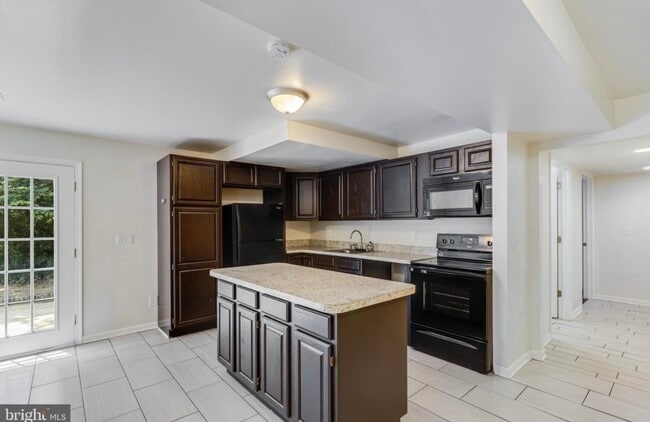 Photo - 35840 Army Navy Dr