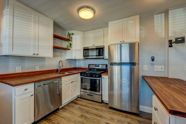 Photo - 1350 Haskell St Unit A