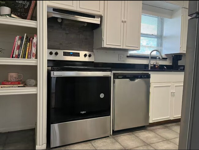 Photo - 1710 Elmwood Blvd