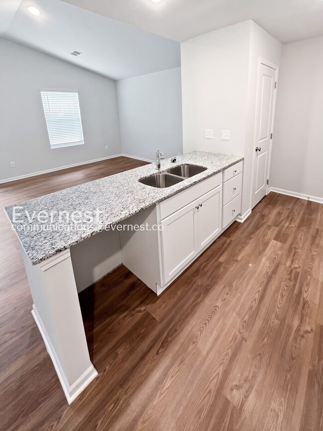 Photo - Cozy 4-Bedroom Home with Modern Amenities / Pet-Friendly / Available Now!