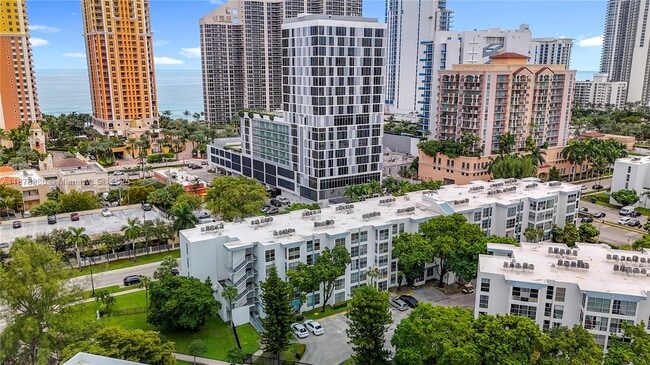 Photo - 17620 Atlantic Blvd Unidad 505