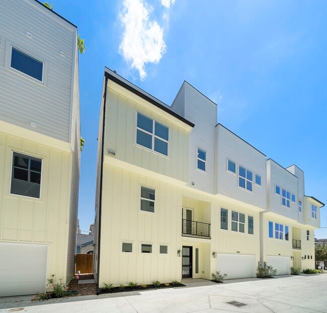 Photo - 1015 W 24th St