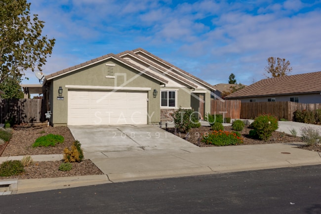 Photo - 1385 Deerwood St